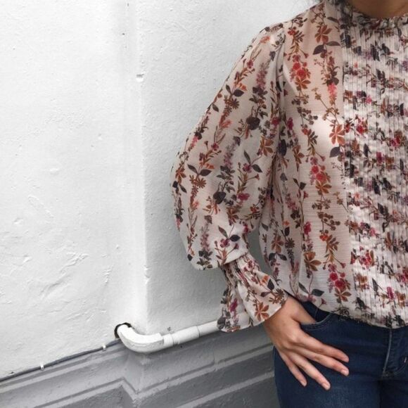 Zara Dainty Floral Bell Sleeve Top - Picture 4 of 11